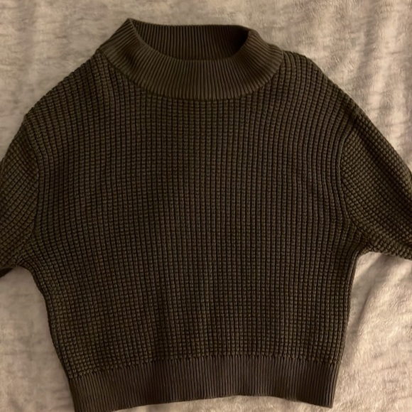 2 NIT CROPPED SWEATERS FROM GARAGE IN PURPLE AND GREEN! - Picture 6 of 8
